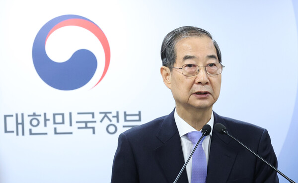 헌법재판소의 탄핵 기각으로 직무에 복귀한 한덕수 대통령 권한대행 국무총리가 3월24일 정부서울청사에서 대국민담화를 하고 있다. (사진=연합뉴스)