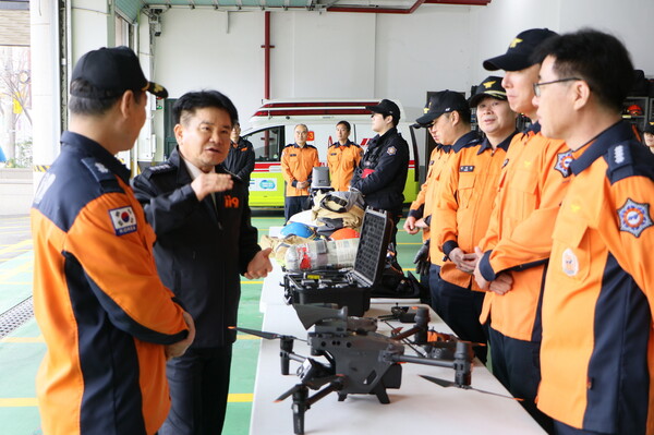 문병근 도의원이 3월27일 수원 남부소방서 명예소방서장으로 위촉돼 민간시설 내 안전관리 실태와 현장의 애로사항을 청취했다. (사진=경기도의회)