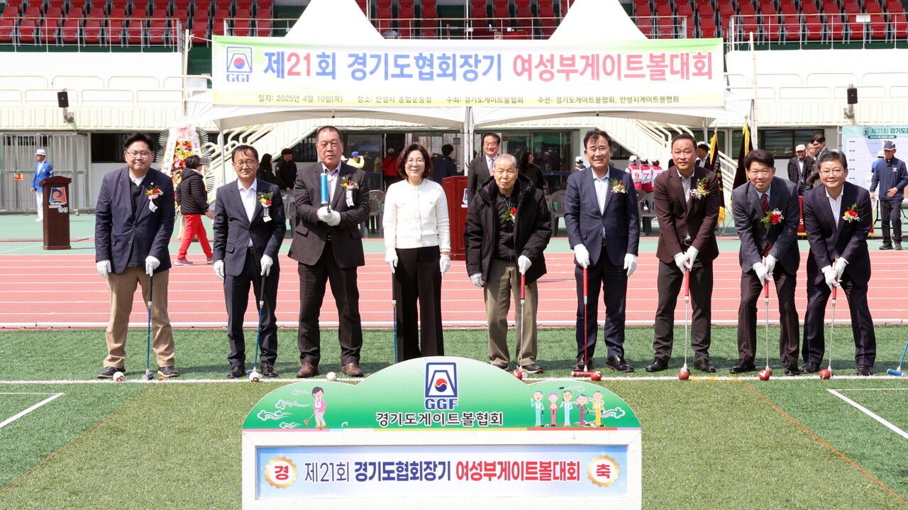 지난 4월10일 안성종합운동장에서 열린 제21회 경기도협회장기 여성부 게이트볼대회에 96개 팀 600여 명의 여성 선수들이 한자리에 모여 기량을 겨뤘다. (사진=안성시)