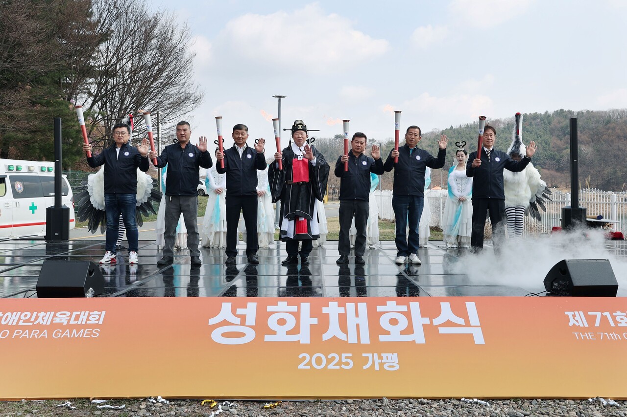 가평군에서 올해 4월과 5월 열리는 경기도종합체육대회의 서막을 여는 성화 채화식이 4월10일 청평면 호명호수에서 성대하게 열렸다. (사진=가평군)