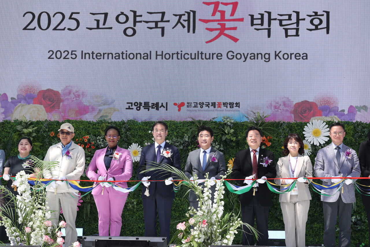 2025고양국제꽃박람회가 4월25일 일산호수공원 수변무대에서 개막식을 갖고 17일간의 화려한 봄 축제의 막을 올렸다. (사진=고양시)