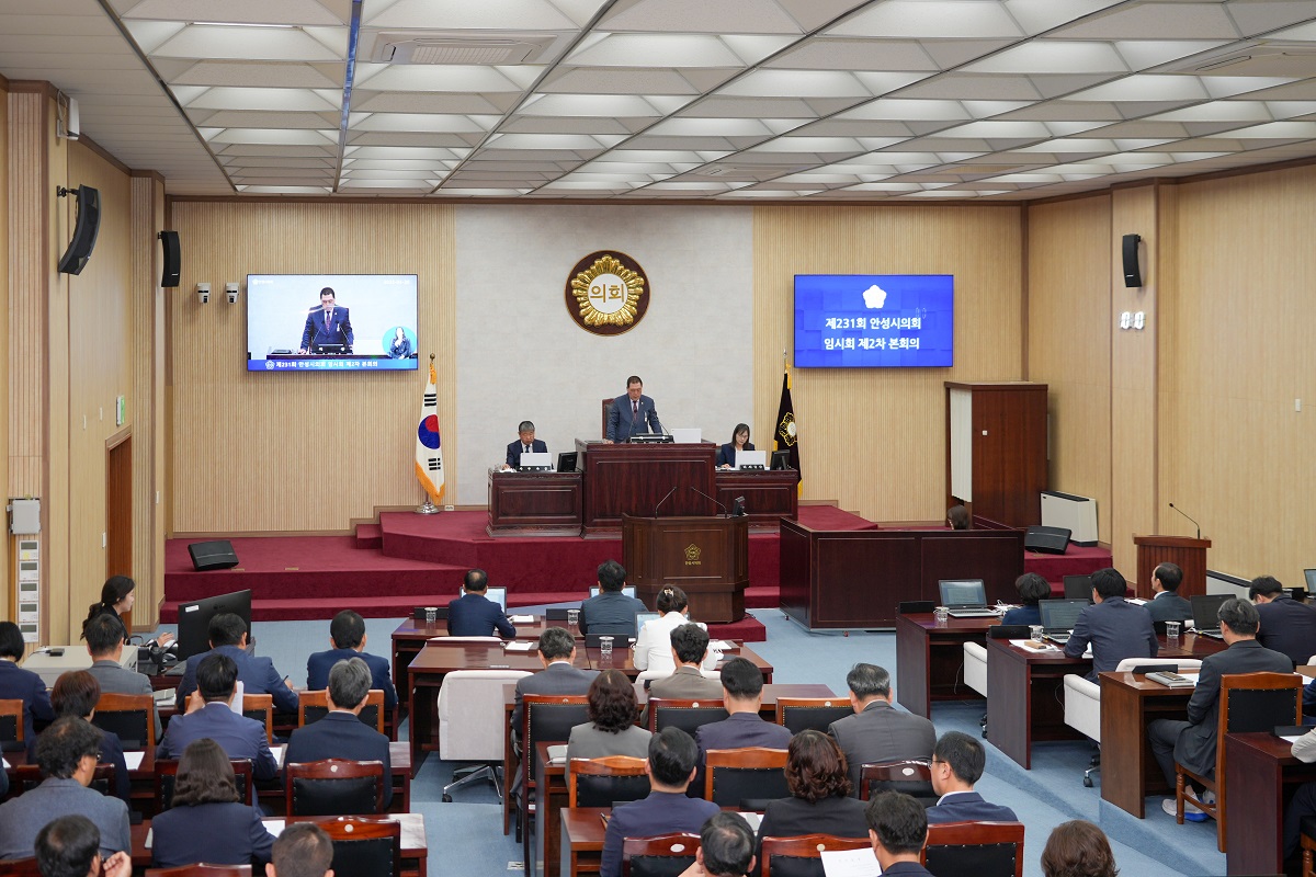 안성시의회는 4월30일 제230회 임시회 본회의에서 '용인반도체클러스터 일반산업단지 성공적 조성과 상생협력 증진을 위한 관계기관 협약서 파기 촉구 결의안'을 만장일치로 채택했다. (사진=안성시)