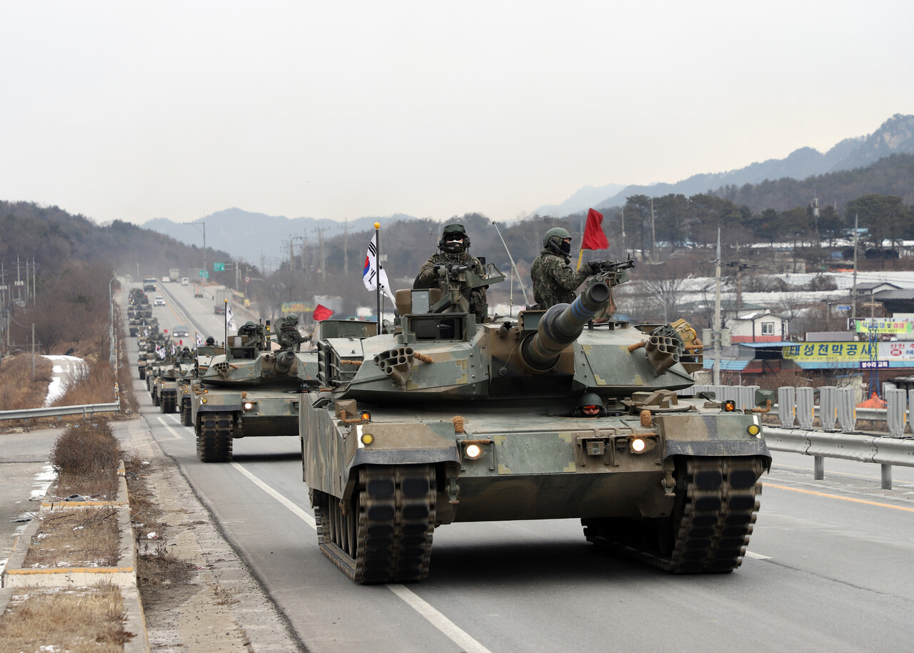 육군 수도기계화보병사단은 기동훈련에 앞서 원활한 훈련 메뉴얼 및 지역 주민들의 안전 사고 예방을 위한 사전 예고에 나섰다.(사진=수기사)