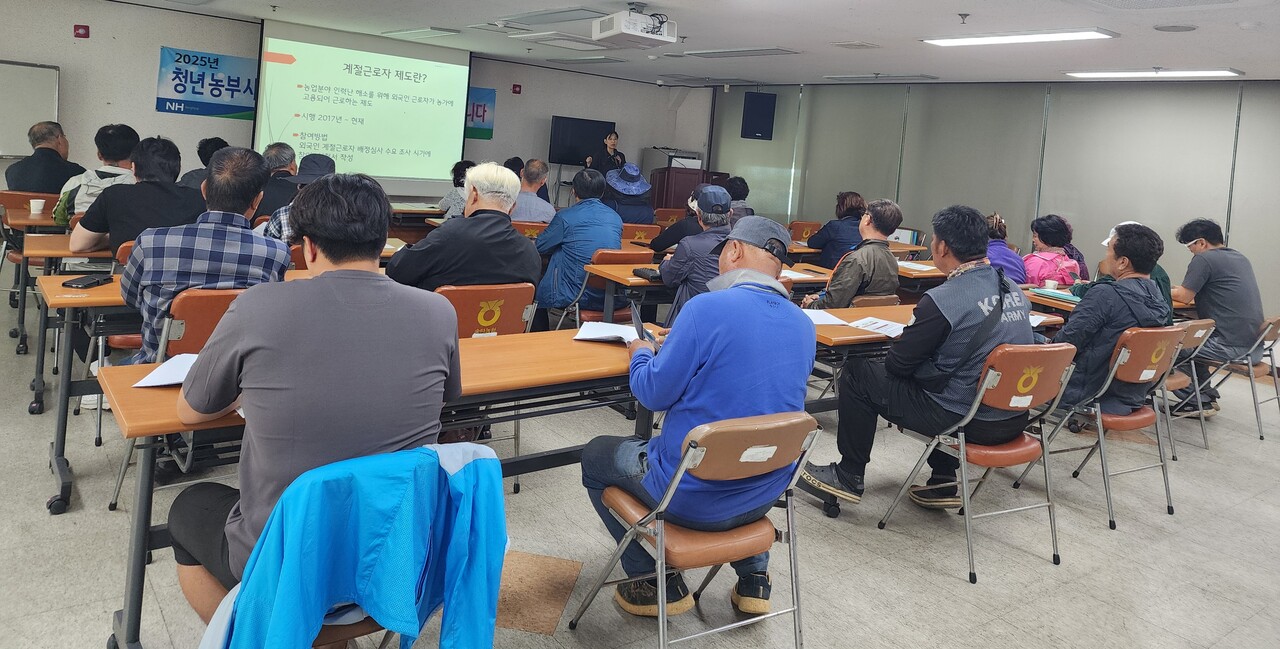 평택시는 5월7일 송탄농협 농산물산지유통센터에서 40여 명의 고용주들을 대상으로 제도 설명회를 개최했다. (사진=평택시)