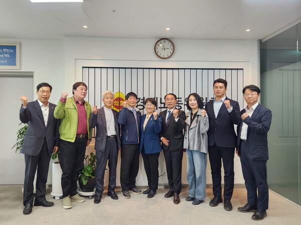 고은정 경기도의회 경제노동위원회 위원장은 5월9일 경기도의회 경제노동위원회 회의실에서  정담회을 갖고 소공인 정책의 실효성 강화와 광역 지원체계 마련의 필요성에 대해 논의를 했다. (사진=경기도의회)