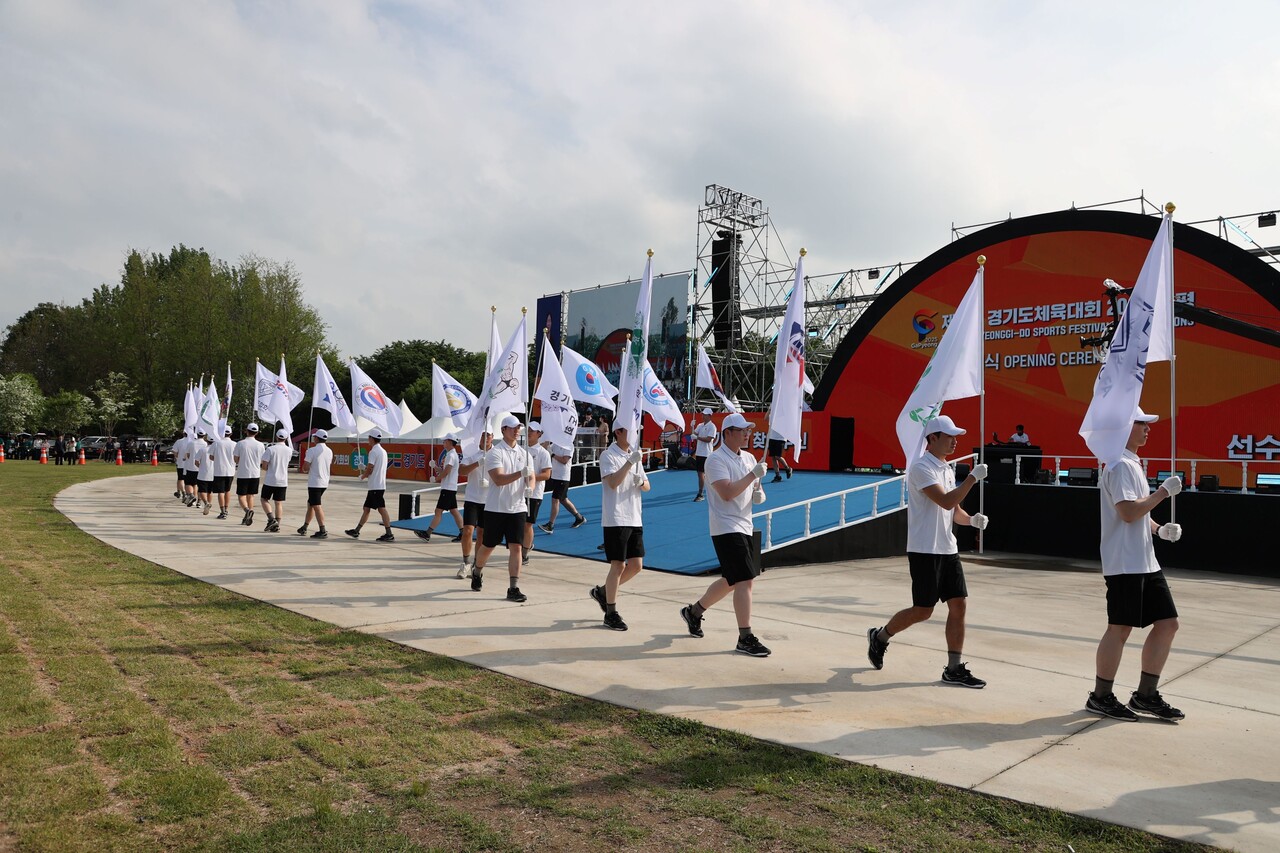 제71회 경기도체육대회(도민체전)가 5월15일 오후 4시 자라섬 중도에서 개회식을 시작으로 17일까지 3일간 열전에 돌입했다. (사진=가평군)