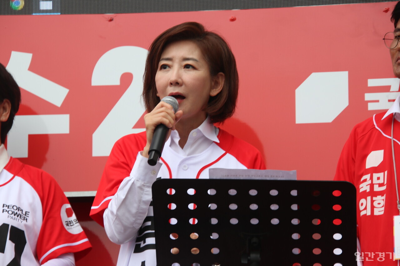 나경원 의원은 5월16일 화성 동탄역에서 열린 김문수 국민의힘 대선후보의 'GTX로 연결되는 나라' 공약 발표 지원 유세에서 "이번 선거는 헌법 파괴냐, 헌법 수호냐의 의미가 있다"고 주장했다. (사진=조태근 기자)