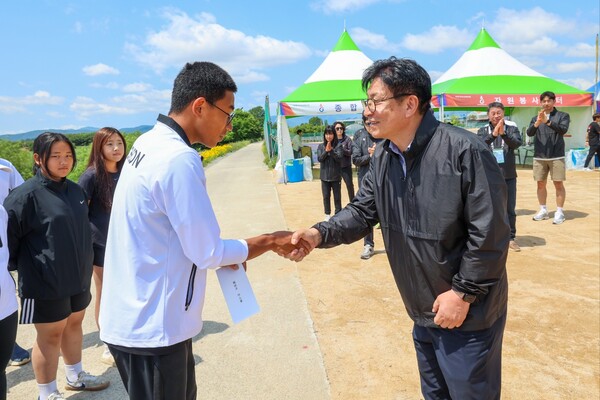 도성훈 인천시교육감은 지난 23일부터 25일까지 경상남도 김해시를 방문, 제54회 전국소년체육대회에 참가 중인 인천시 선수단을 격려했다.(사진=시교육청)