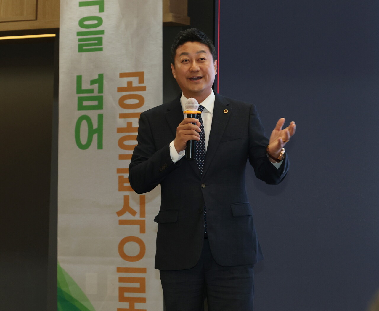 김진경(민주당, 시흥3) 경기도의회 의장은 6월4일 오후 서울대 시흥캠퍼스에서 열린 ‘시흥시 친환경 학교급식 페스타’ 기념식에 참석했다.  (사진=경기도의회)