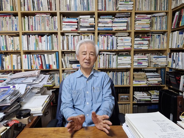 대한민국 최초 밀리언셀러를 집필한 '인간시장' 김홍신 작가는 최근 어린이들의 눈으로 세상을 담은 동화를 쓰고 있다고 밝혔다. (사진=김순철 기자)