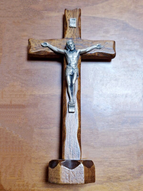 프란치스코 교황에게 받은 십자가. (사진=김홍신 작가 제공)