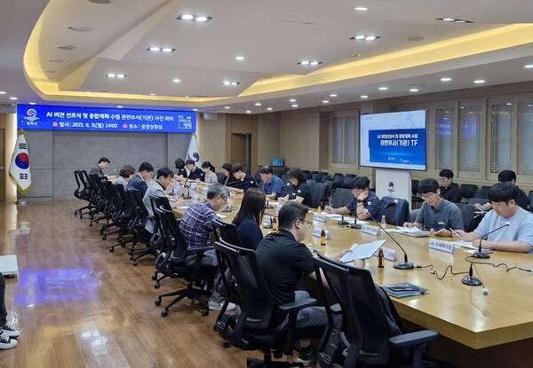 평택시는 산업, 도시, 농업, 보건·복지, 교육, 행정 등 6개 분야에 걸친 AI 비전 설정을 위해 6월9일 시청 종합상황실에서 관계기관 회의를 개최했다. (사진=평택시)