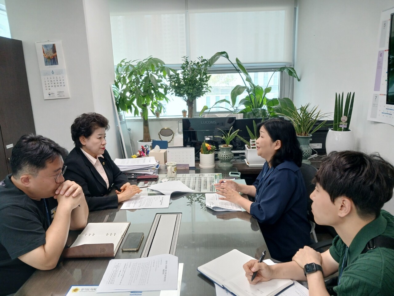 남경순 의원은 9일 경기도 소상공인과 관계자들과 정담회를 열고 소상공인 기본 조례 일부개정조례안 개정 취지를 설명하며 향후 추진 방향에 대한 논의를 했다.(사진=경기도의회)