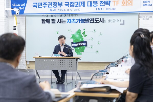 박승원 광명시장이 6월11일 오전 시청 중회의실에서 열린 ‘국민주권정부 국정과제 대응 전략 TF’ 첫 회의에서 발언하고 있다. (사진=광명시)