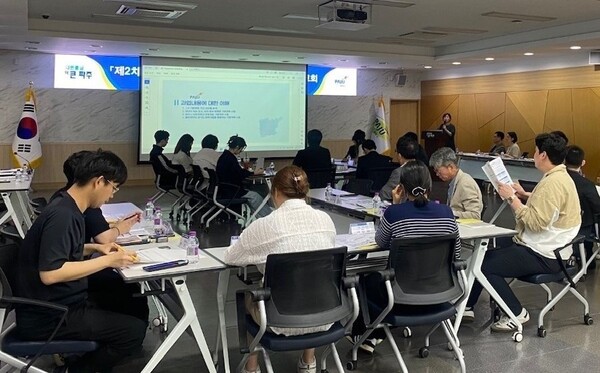 파주시는 6월10일 2025년 청년거버넌스 연석회의에서 제2차 파주시 청년정책 기본계획 수립 연구용역에 대한 착수보고회를 갖고 향후 계획 등에 관한 폭넓은 의견을 교환했다. (사진=파주시)