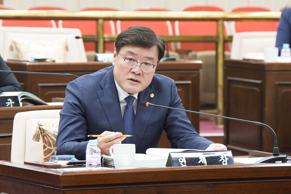 포천시의회 연제창 부의장이 6월12일 자치행정과 소관 행정사무감사에서 발언하고 있다. (사진=포천시의회)