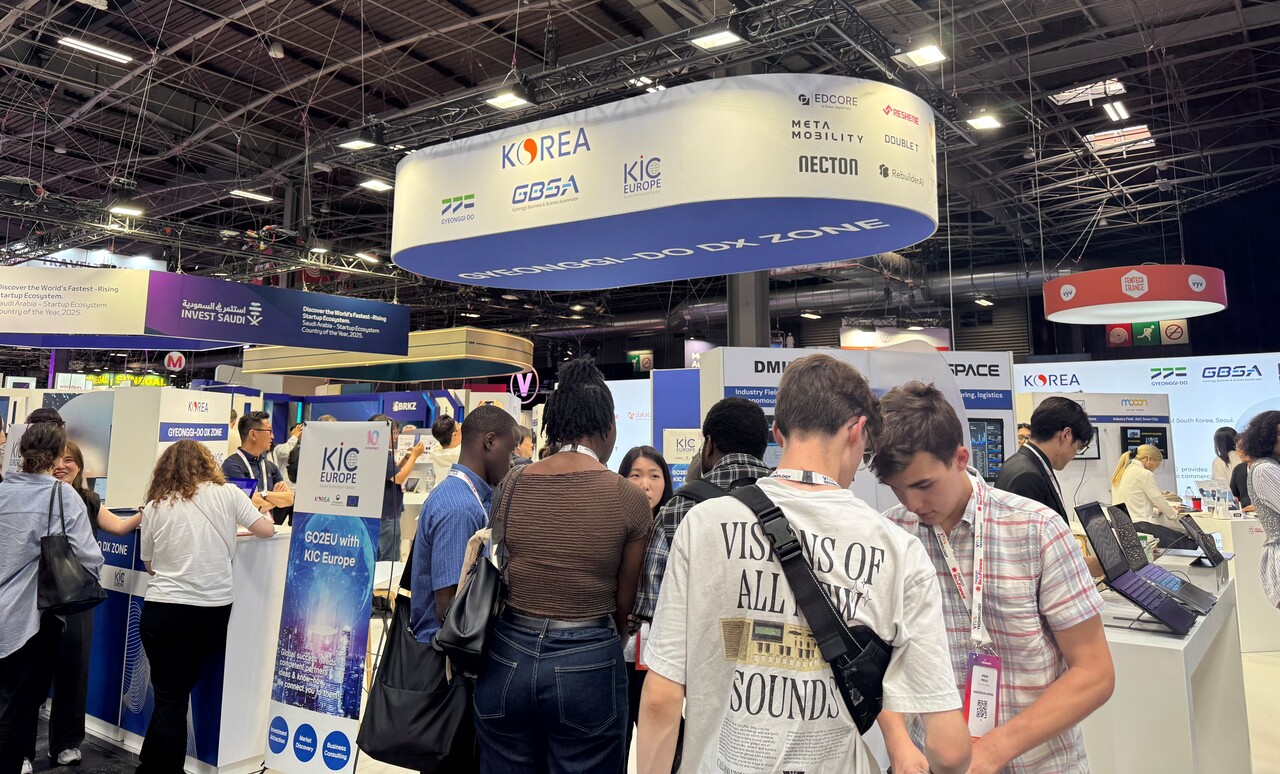 경기도경제과학진흥원은 지난 11일부터 14일까지 프랑스 파리에서 열린 유럽 최대 스타트업 박람회 '비바 테크놀로지 2025'(VIVA Technology 2025)에 참가해 도내 디지털 제조 기술 기업의 유럽 시장 진출을 지원했다. (사진=경과원)