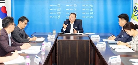 김경일 파주시장은 당초 예상보다 빠른 장마전선 북상으로 시민들의 생명과 안전 보호를 위해 19일 폴란드 비아위스토크시 초청 방문 일정을 취소했다. (사진=일간경기DB)