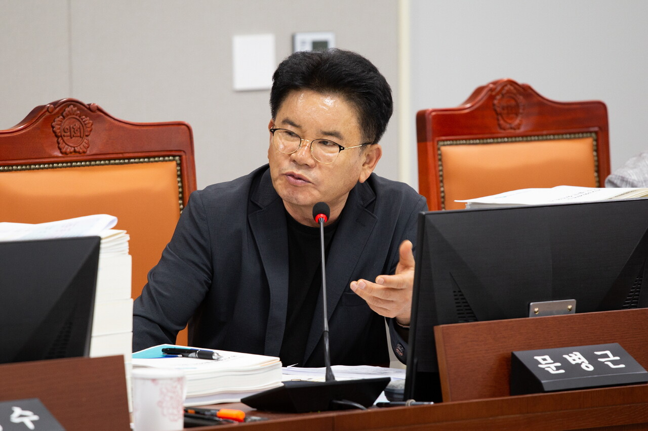 경기도의회 문병근(국민의힘·수원11) 의원은 6월18일 열린 제384회 정례회 제1차 경기도교육청 예산결산특별위원회에서 교육환경개선사업 이월금 문제를 집중적으로 지적하고, 학교 시설개선 방식의 전환을 제안했다.