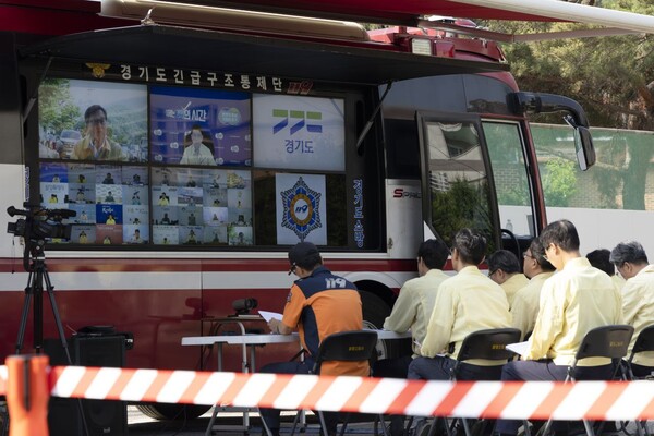 김동연 지사가 19일 오전 8시 광명 신안산선 복구 현장을 찾아 시·군 대비 태세를 점검하고 영상회의를 주재하며 "현장 중심의 신속하고 과감한 실행" 원칙을 강조하고 있다. (사진=경기도)