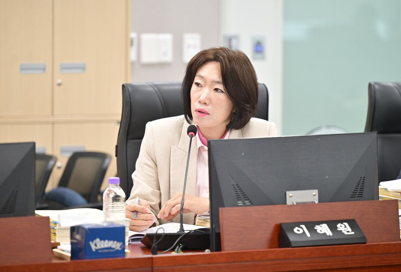 경기도의회 이혜원(국민의힘, 양평2, 교육청예산결산위원회 위원) 의원은 6월19일 열린 제2차 경기도교육청 예산결산특별위원회에서 경기도교육청이 제출한 추경예산안에 대해 집행의 타당성과 준비 부족 문제를 짚으며, 보다 신중하고 체계적인 예산 운용을 촉구했다. (사진=경기도의회)
