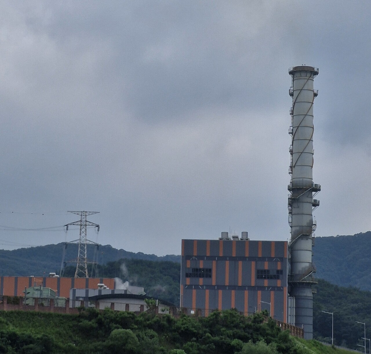 포천시가 경기 북부권 최다 산업시설과 화력발전소 1곳, 가스발전소 2곳을 보유하고 가스 안전관리 수준이 전국적 모범 사례로 평가받는 등 탄탄한 에너지 인프라를 바탕으로 첨단산업도시로 도약하고 있다. 사진은 포천파워가스발전소. (사진=김순철 기자)