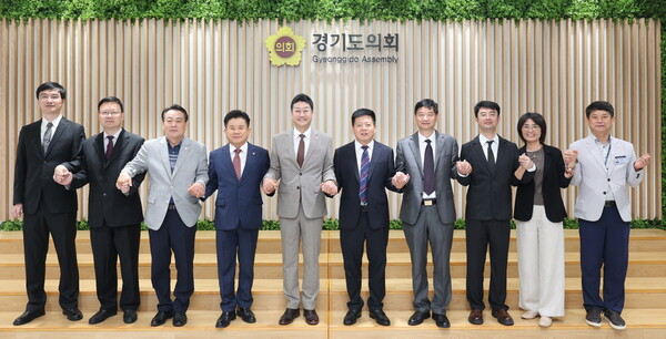 김진경 경기도의회 의장은 14일 도의회 예담채에서 중국 장쑤성 인민대표대회 우호대표단을 접견하고, 양 지역 간 협력의 기반을 다졌다. (사진=경기도의회)