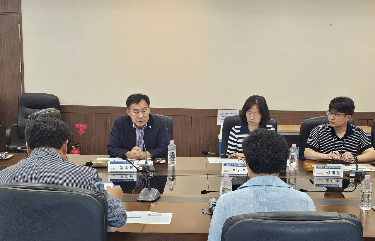 윤종영 도의원은 14일 양주시 경기섬유종합지원센터에서 열린 ‘경기북부야생동물생태관찰원 조성 기본구상 및 타당성조사 용역 최종보고회’에 참석해, 사업의 정책적 의의와 실현 필요성을 강조했다.(사진=경기도의회)