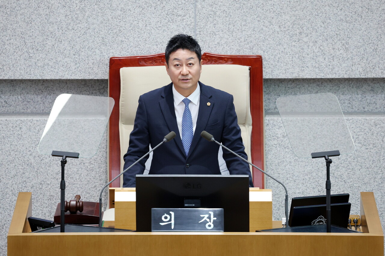 김진경 의장이 15일 열린 제385회 임시회 본회의에서 그동안 후반기 1년의 성과를 돌아보고 앞으로의 1년에 대한 각오를 밝히면서 남은 1년동안 결과로 보여줄 ‘완성의 시간’ 이라고 강조했다.(사진=경기도의회)