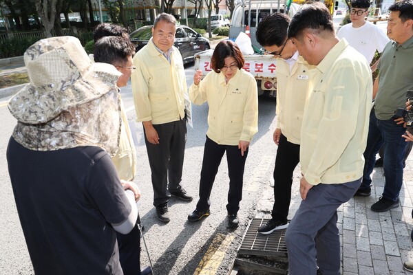 안성시는 7월16일부터 18일까지 이어지는 집중호우에 대비해 재해 취약지역과 주요 시설물을 직접 점검하며 시민 안전을 최우선으로 삼았다. (사진=안성시)
