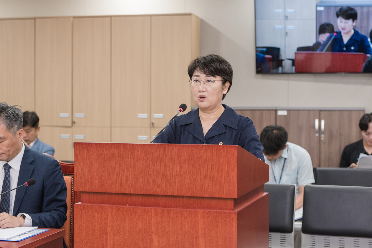  경기도의회 경제노동위원회 고은정(더불어민주당, 고양10) 위원장이 대표발의한 「경기도 사회적경제조직 제품 구매촉진 및 판로개척 지원에 관한 조례안」이 16일 제385회 임시회 제1차 경제노동위원회에서 원안 가결됐다. (사진=경기도의회)