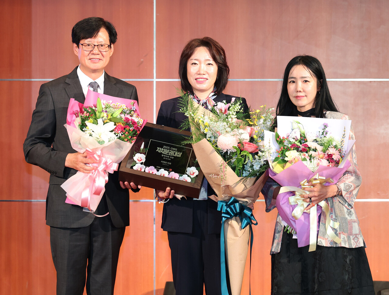 이혜원 의원이 17일 경기아트센터에서 열린 ‘2025 OBS 자치분권대상’ 시상식에서 광역의원 부문 대상을 수상하는 영예를 안았다. (사진=경기도의회)