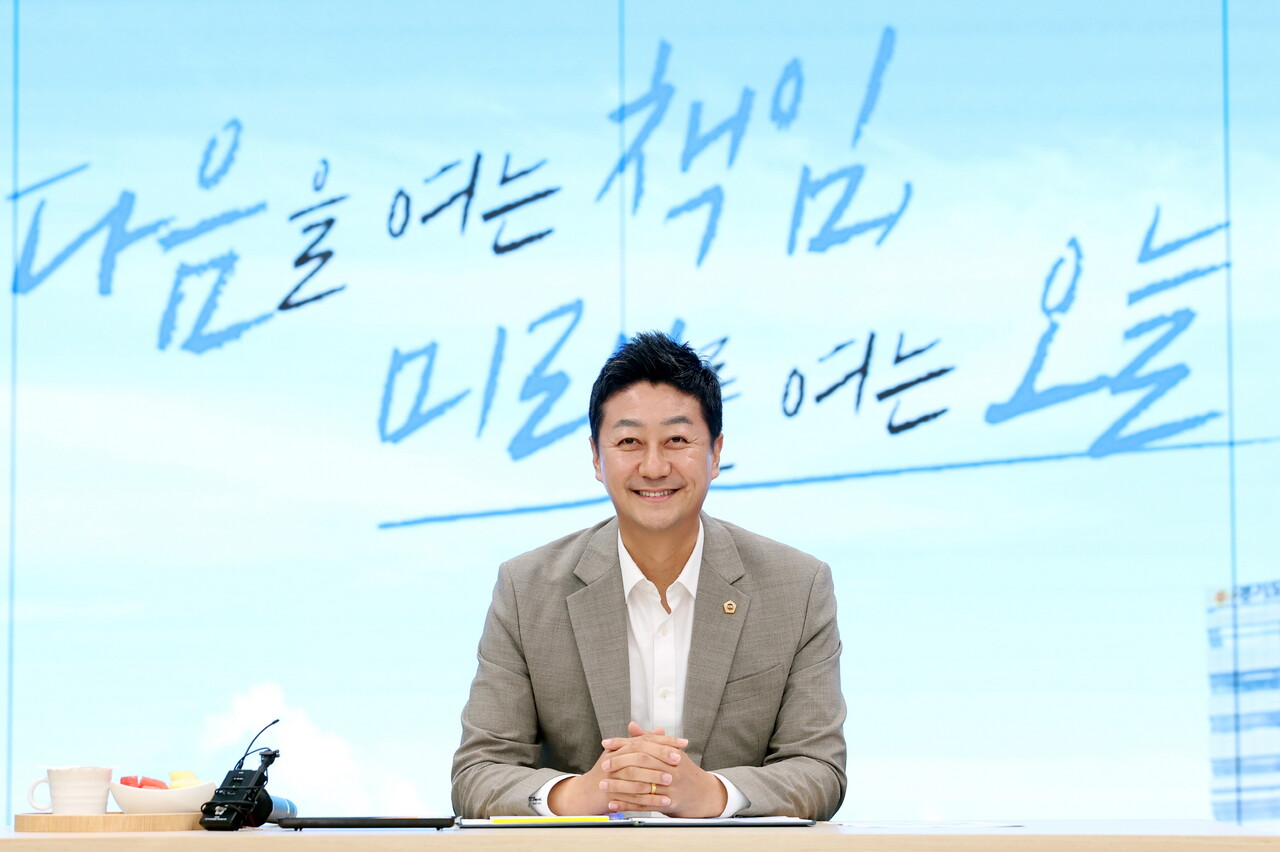 김진경(민주당, 시흥3) 경기도의회 의장이 제11대 후반기 의장 취임 1주년을 맞아 ‘다음을 여는 책임, 미래를 여는 오늘’이라는 메시지로 그동안의 주요 의정성과와 남은 임기 동안 추진할 목표와 구상을 7월24일 발표했다. (사진=경기도의회)