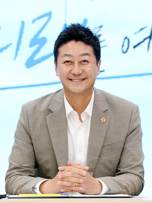 김진경(민주당, 시흥3) 경기도의회 의장이 제11대 후반기 의장 취임 1주년을 맞아 ‘다음을 여는 책임, 미래를 여는 오늘’이라는 메시지로 그동안의 주요 의정성과와 남은 임기 동안 추진할 목표와 구상을 7월24일 발표했다. (사진=경기도의회)