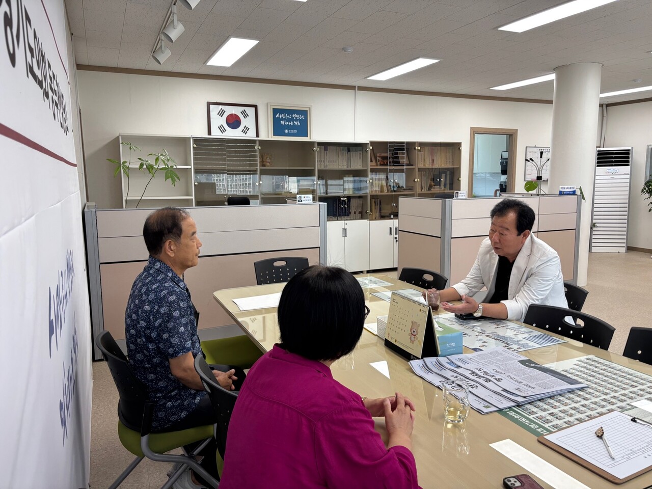 임상오 위원장은 지난 25일 동두천 상담소에서 경기도적십자협의회와 정담회를 갖고 내년도 전국협의회 대회 유치와 봉사활동 지원 방안 등을 논의하고 있다.(사진=경기도의회)