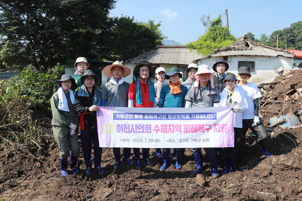 이천시의회는 7월29일 기록적인 집중호우로 큰 피해를 입은 가평군 조종면 을 방문해 수재민을 위로하고 복구 작업에 동참했다. (사진=이천시의회)