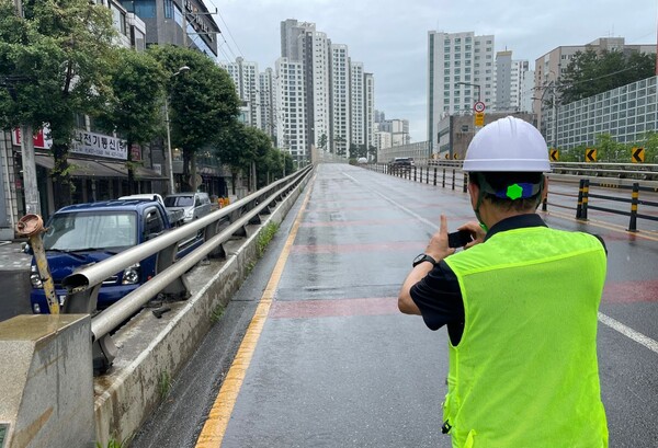 안양시는 관내 주요 고가도로 4곳의 옹벽에 대한 긴급 안전점검 결과, 구조적 안정성에 문제가 없음을 확인했다. (사진=안양시)