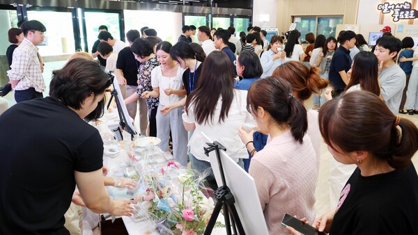 안성시가 지역 농산물 소비 촉진과 식도락 관광 활성화를 위해 추진한 '2025 안성맛춤 디저트 공모전' 시상식과 수상작 홍보·시식회를 지난 8월1일 개최했다. (사진=안성시)