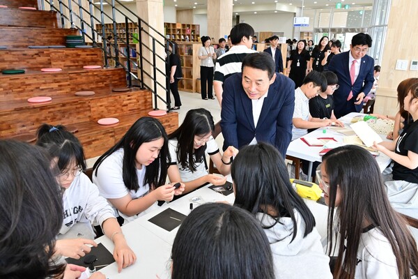 포천시는 8월5일 포천시청소년교육문화센터에서 ‘포천시 청소년도서관’ 개관식을 개최했다. (사진=포천시)