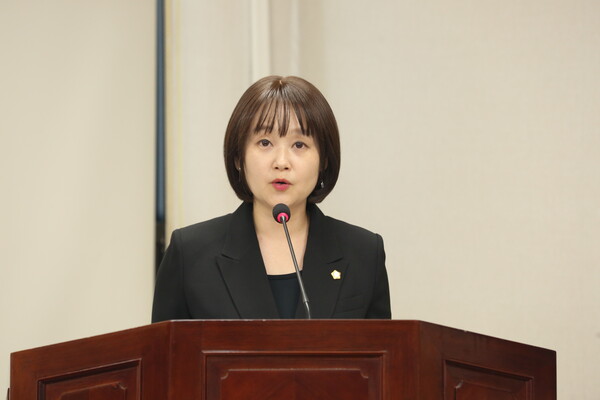 서구의회 기획행정위원장 김원진 의원이 최근 인천시 지명위원회의 ‘청라하늘대교’ 명칭 결정 직후, 공식 공문 통보도 이루어지기 전에 중구가 재심의를 천명한 것에 대해 깊은 유감을 표했다. (사진=서구의회)