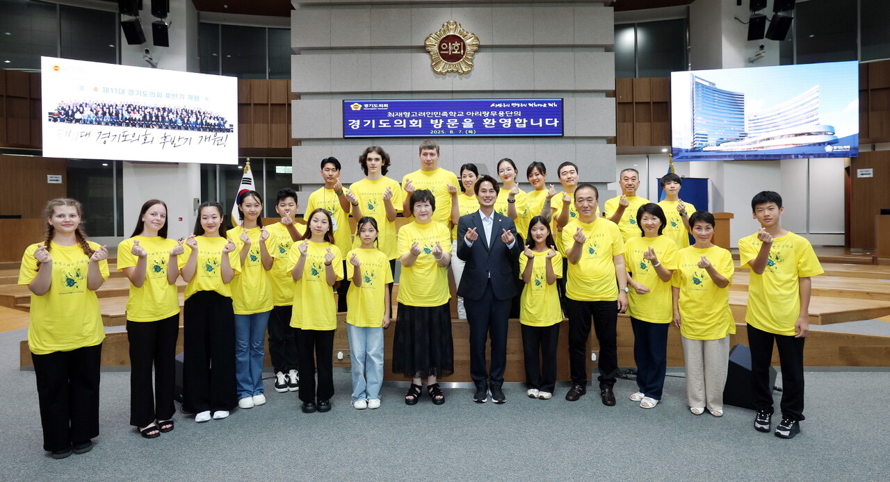 황대호 위원장이 8월 7일 광복 80주년 기념 공연을 위해 내한한 최재형고려인학교 김발레리아 교장 및 아리랑무용단과 정담회를 갖고, 경기도 차원의 지원 방향 마련을 위한 논의를 했다.(사진=경기도의회)
