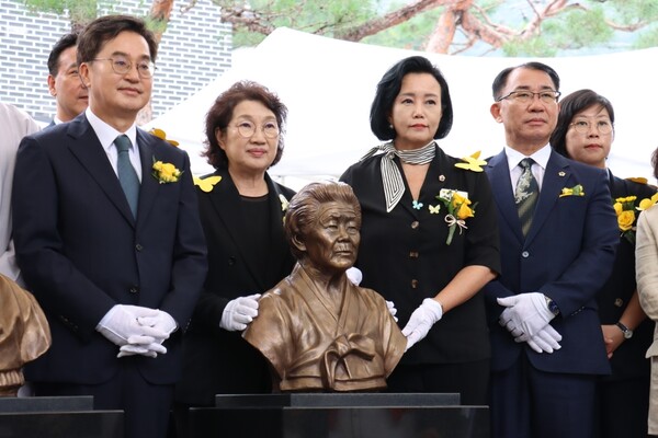 경기도의회 정윤경(민주당, 군포1) 부의장은 8월9일, 경기도 광주 나눔의 집에서 열린 ‘2025년 일본군 위안부 피해자 기림의 날’ 기념식에 참석했다. (사진=경기도의회)