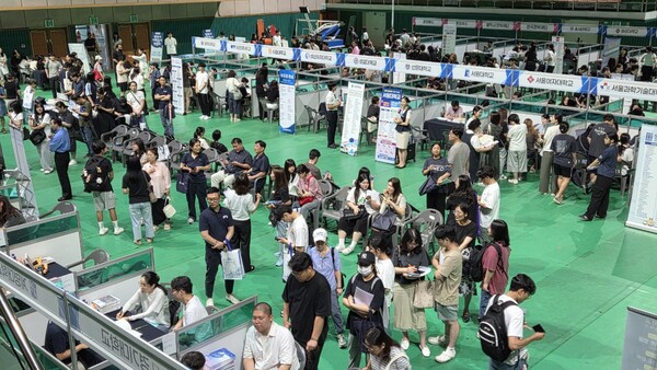 평택시가 지난 8월8~9일 이충문화체육센터에서 '2026학년도 대학입시박람회 및 설명회'를 개최해 수험생과 학부모 2500여 명이 참석했다. (사진=평택시)