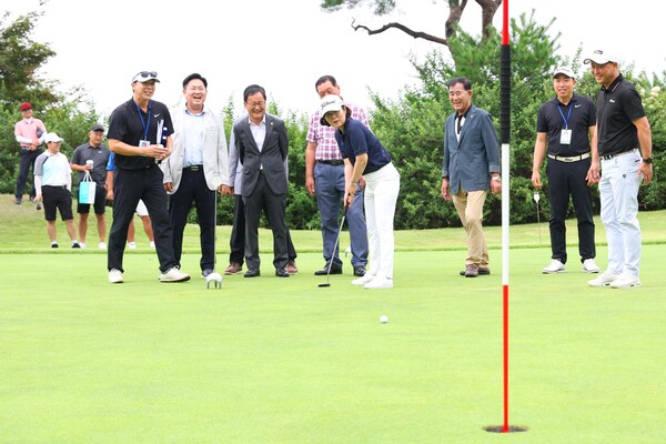 안성시는 8월 11일 죽산면 에덴블루CC에서 제25회 안성시장배 시민골프대회를 개최했다. (사진=안성시)