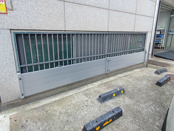 인천 남동구는 8월20일 침수 우려가 높은 반지하주택 등 취약 가구를 대상으로 역류방지밸브와 차수판(물막이판) 설치를 지원하는 사업을 추진하고 있다고 밝혔다.(사진=남동구)