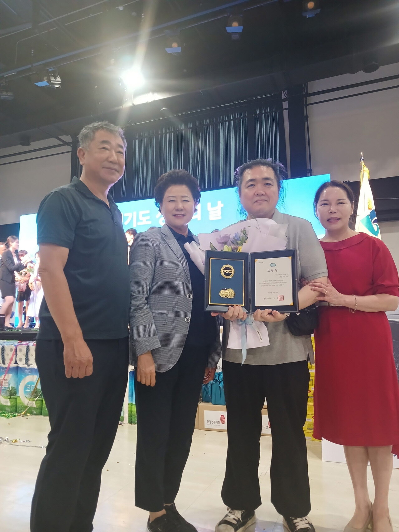 남경순 의원은 25일 안산 한양대 에리카 캠퍼스에서 열린 ‘제3회 경기도 상인의 날’ 행사에 참석하여 상인들을 격려하고, 지역경제 활성화를 위한 의정 활동에 최선을 다하겠다고 말했다. (사진=경기도의회)