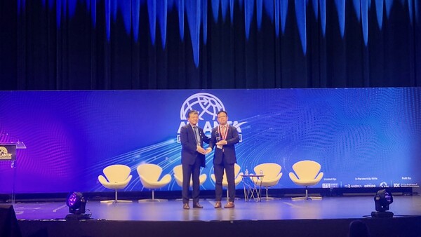 수원시가 2025 애틀랜타 ITS 세계총회에서 명예의 전당 지자체 공로상을 받았다. (사진=수원시)