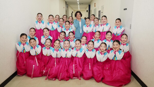 지난 8월 30일 안성맞춤아트홀에서 열린 '한중일 삼국삼색소리' 음악회가 천여 명의 관객이 모인 가운데 성황리에 마무리됐다. (사진=안성시)