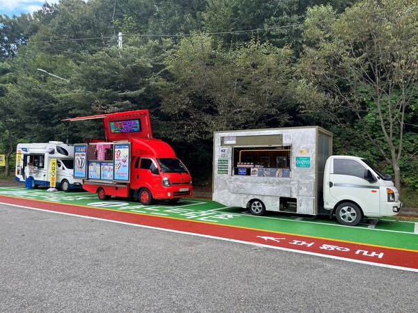 안성 금광호수 청록뜰에 '안성시 1호 상시 운영 푸드트럭존'이 9월 2일부터 운영을 시작했다. (사진=안성시)