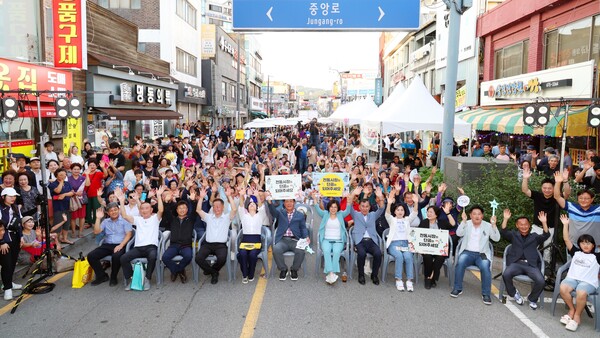 지난 8월 30일 안성맞춤대로 일원에서 열린 안성 장마당 축제가 약 1만 명의 방문객이 참여한 가운데 성황리에 마무리됐다. (사진=안성시)